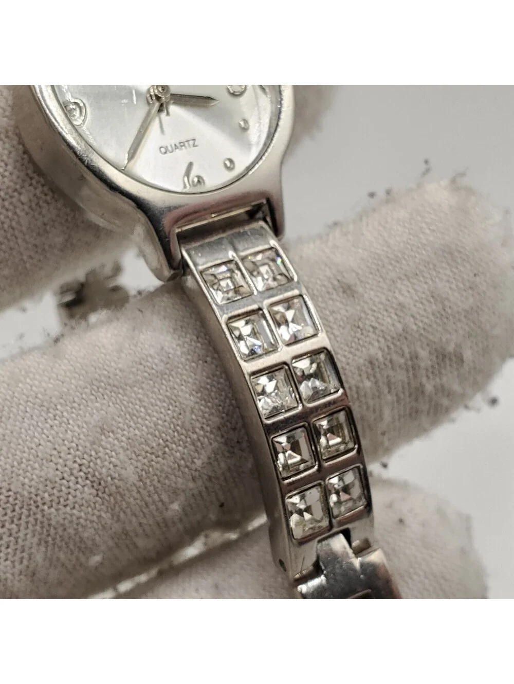 Mudd Quartz Womens Watch  22mm Silver Tone New Battery
